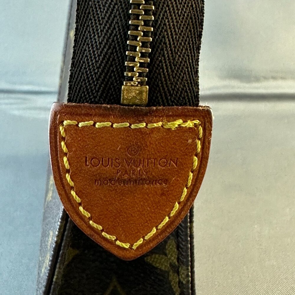 Vintage Louis Vuitton Leather Cosmetic/Toiletry Pouch - Poche Toilette 15  ✨👜 - Picture 5 of 9